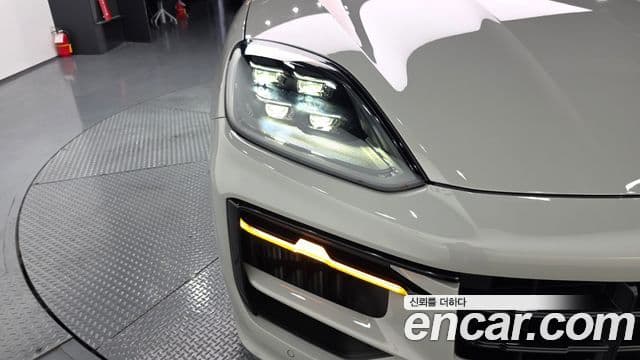Porsche Cayenne 2025 — Photo 24/34