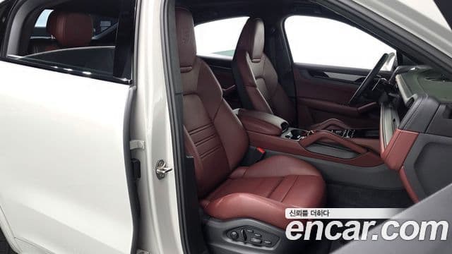 Porsche Cayenne 2025 — Photo 9/34