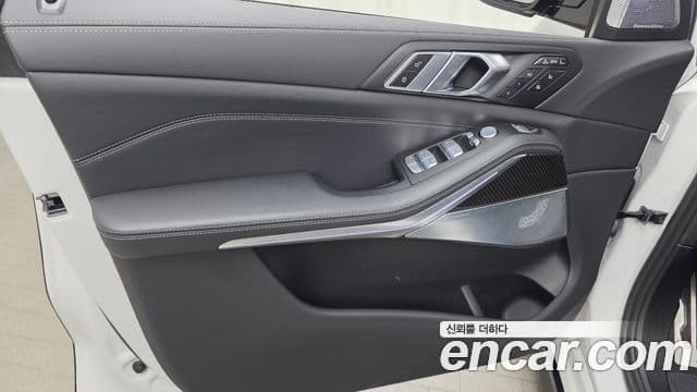 BMW X7 2025 — Photo 18/32