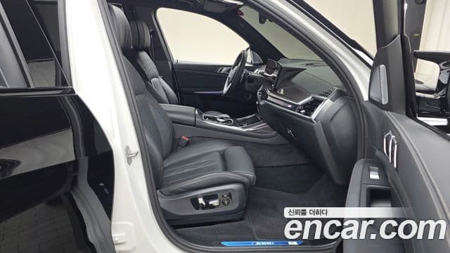 BMW X7 2025 — Photo 23/32