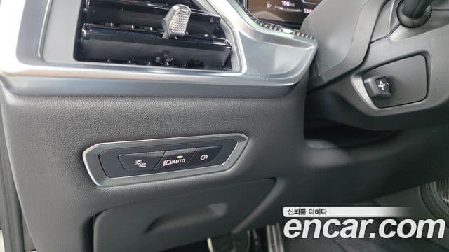 BMW X7 2025 — Photo 28/32