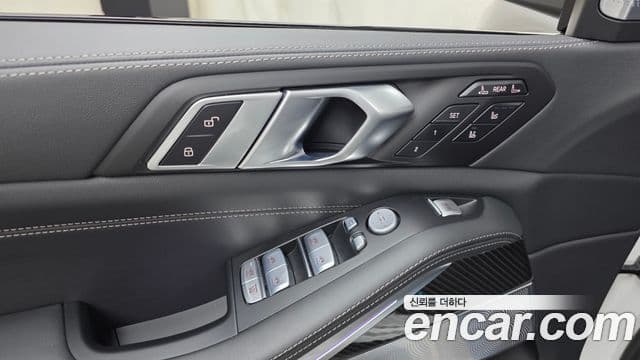 BMW X7 2025 — Photo 8/32