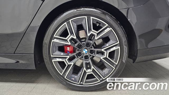 BMW 5 Series 2025 — Photo 14/32