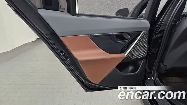 BMW 5 Series 2025 — Photo 24/32
