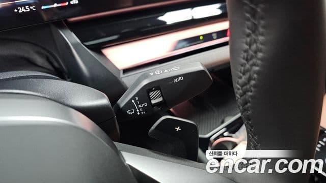 BMW 5 Series 2025 — Photo 29/32