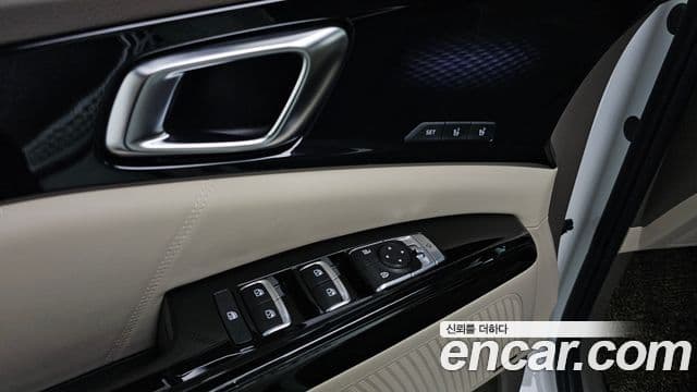 Kia Carnival 2023 — Фото 17/20