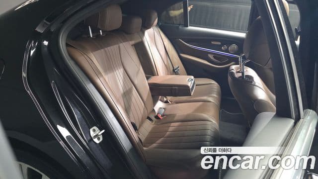 Mercedes-Benz E-Class 2021 — ფოტო 12/20