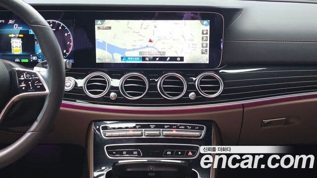 Mercedes-Benz E-Class 2021 — ფოტო 14/20