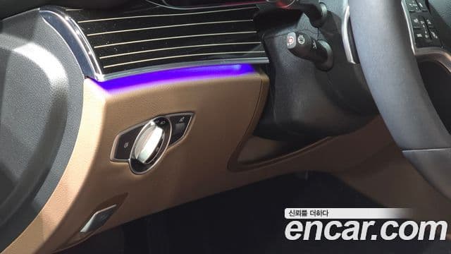 Mercedes-Benz E-Class 2021 — ფოტო 18/20