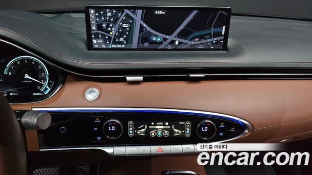 Genesis GV70 2021 — ფოტო 14/20