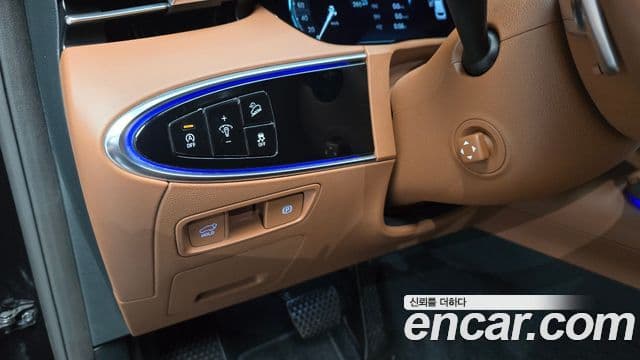 Genesis GV70 2021 — ფოტო 17/20