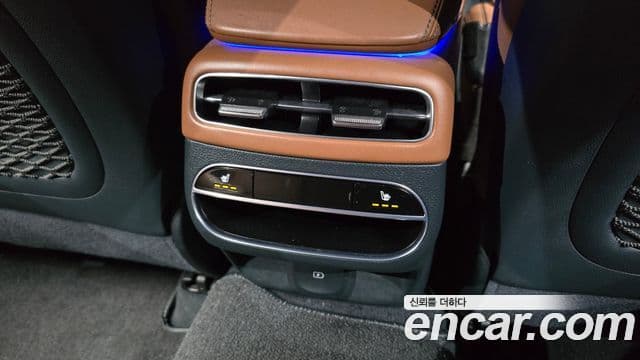 Genesis GV70 2021 — ფოტო 19/20