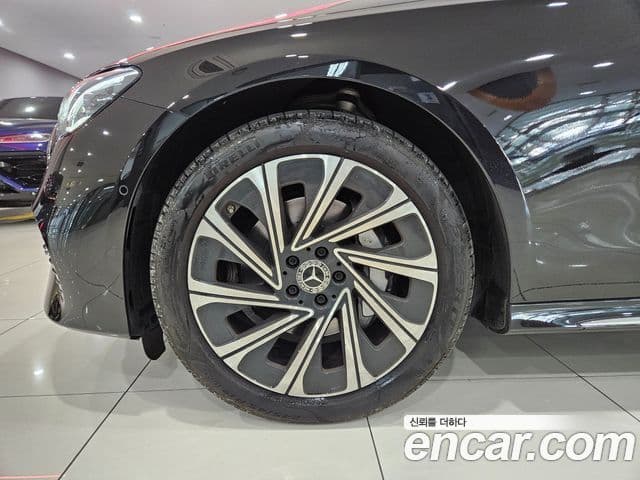 Mercedes-Benz E-Class 2025 — ფოტო 4/20