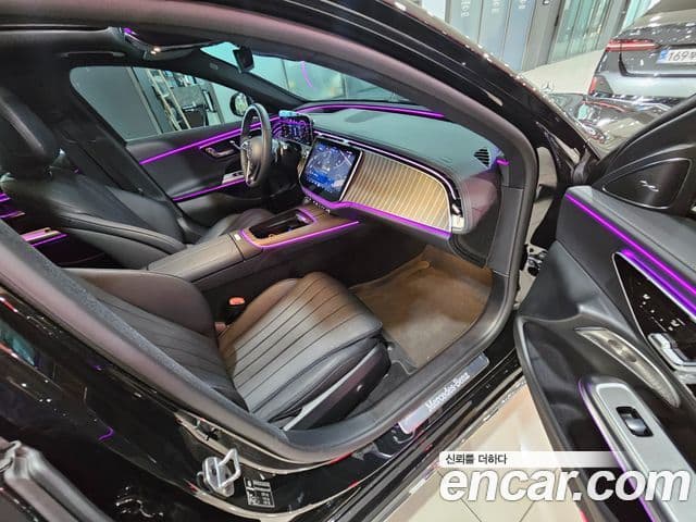 Mercedes-Benz E-Class 2025 — ფოტო 13/20