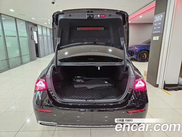 Mercedes-Benz E-Class 2025 — ფოტო 14/20