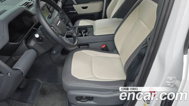 Land Rover Defender 2024 — Photo 12/31