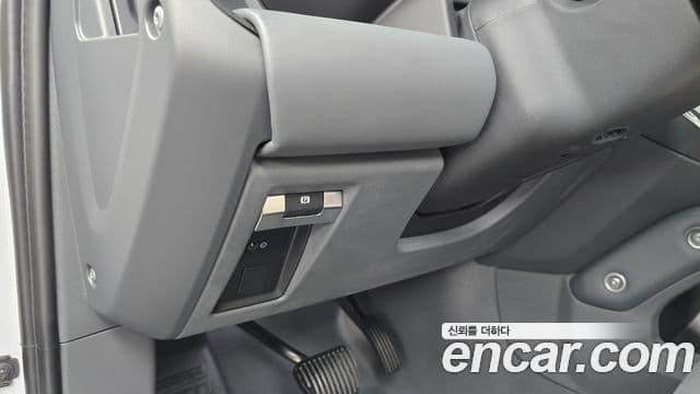 Land Rover Defender 2024 — Photo 22/31