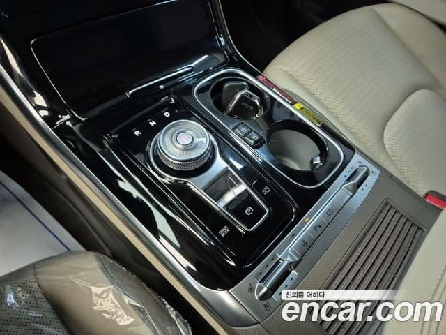 Kia Carnival 2022 — ფოტო 12/19