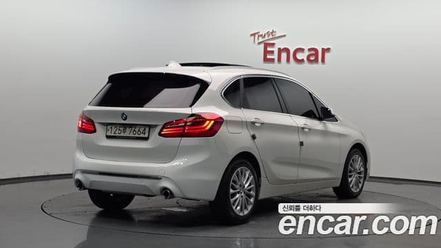 BMW 2 Series Active Tourer 2020 — Фото 2/20