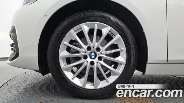 BMW 2 Series Active Tourer 2020 — Фото 5/20