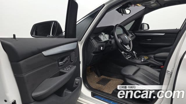 BMW 2 Series Active Tourer 2020 — Фото 10/20