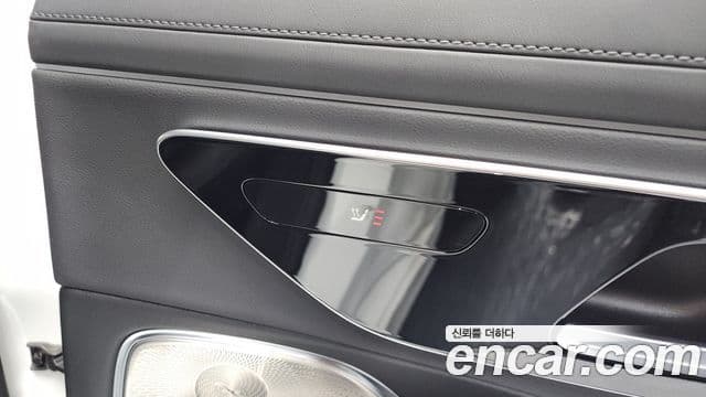 Mercedes-Benz E-Class 2024 — ფოტო 15/20