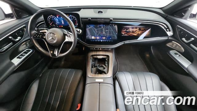 Mercedes-Benz E-Class 2024 — ფოტო 16/20