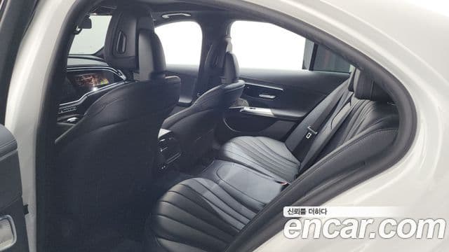 Mercedes-Benz E-Class 2024 — ფოტო 19/20