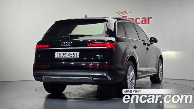 Audi Q7 2023 — ფოტო 2/20