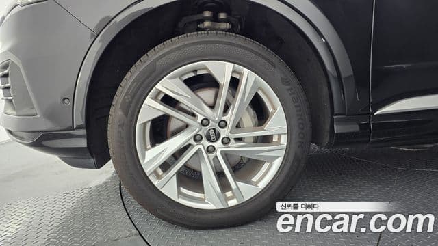 Audi Q7 2023 — ფოტო 5/20