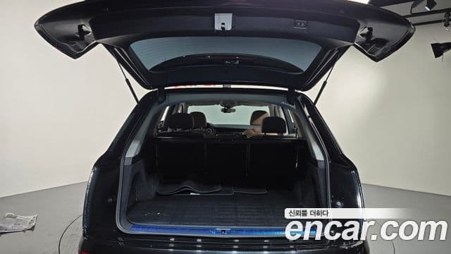 Audi Q7 2023 — ფოტო 19/20