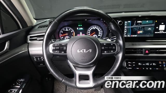 Kia K5 2022 — ფოტო 13/20