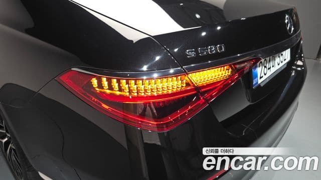 Mercedes-Benz S-Class 2022 — Photo 5/39