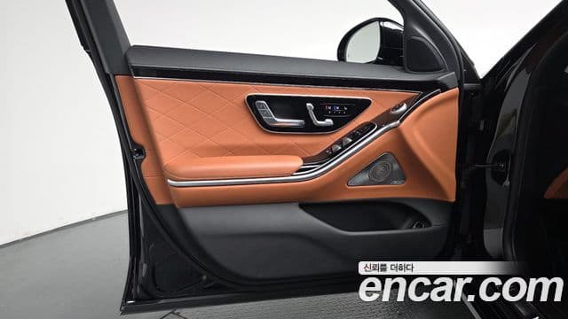 Mercedes-Benz S-Class 2022 — Photo 37/39