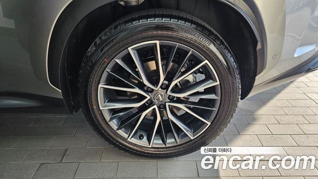Lexus NX350h 2025 — Photo 11/32