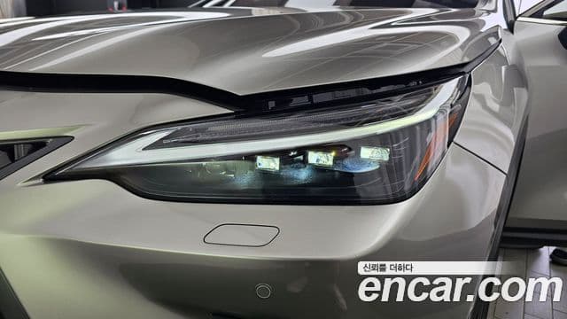 Lexus NX350h 2025 — Photo 8/32