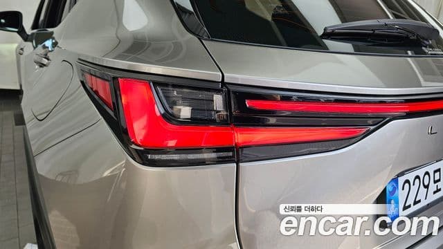 Lexus NX350h 2025 — Photo 3/32