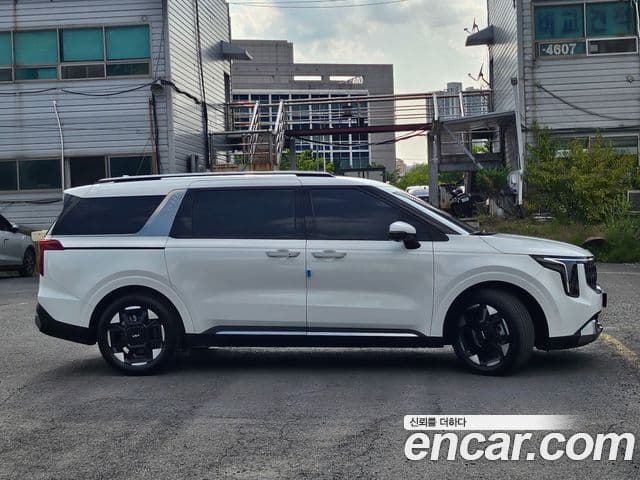 Kia Carnival 2024 — ფოტო 2/20