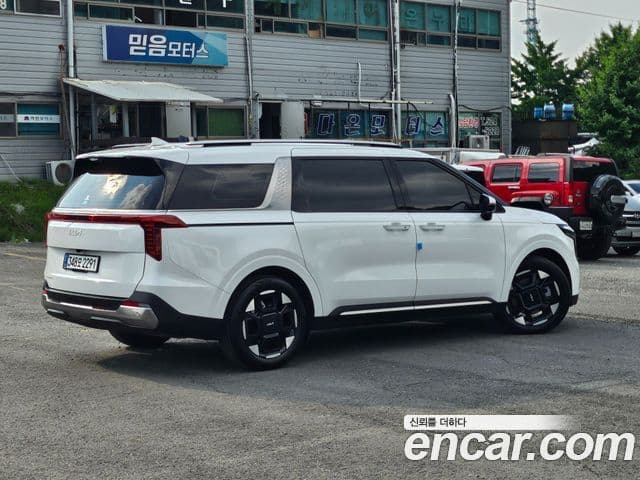 Kia Carnival 2024 — ფოტო 3/20