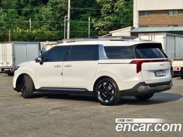 Kia Carnival 2024 — ფოტო 5/20