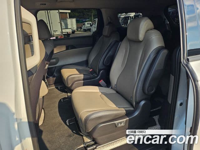 Kia Carnival 2024 — ფოტო 6/20