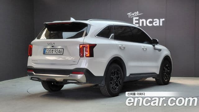Kia Sorento 2023 — ფოტო 2/20