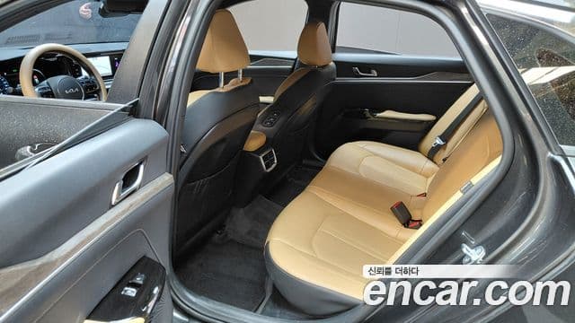 Kia K5 2021 — ფოტო 12/20