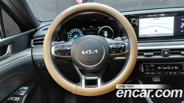 Kia K5 2021 — ფოტო 13/20