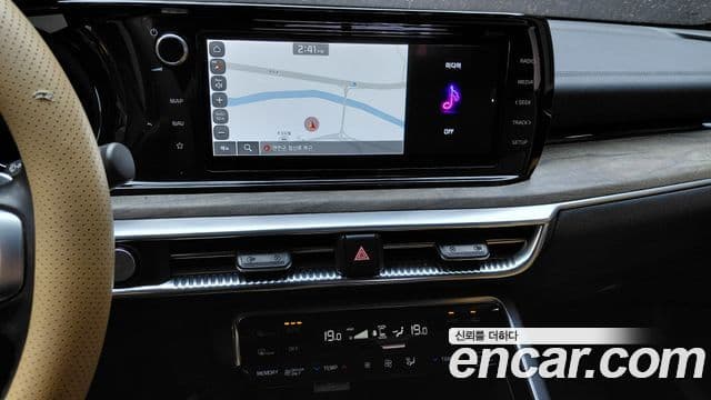 Kia K5 2021 — ფოტო 14/20