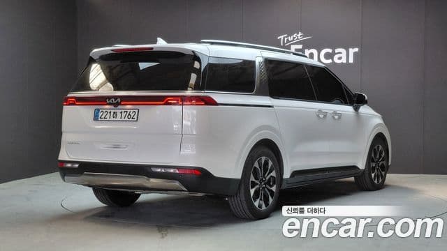 Kia Carnival 2023 — Фото 2/20