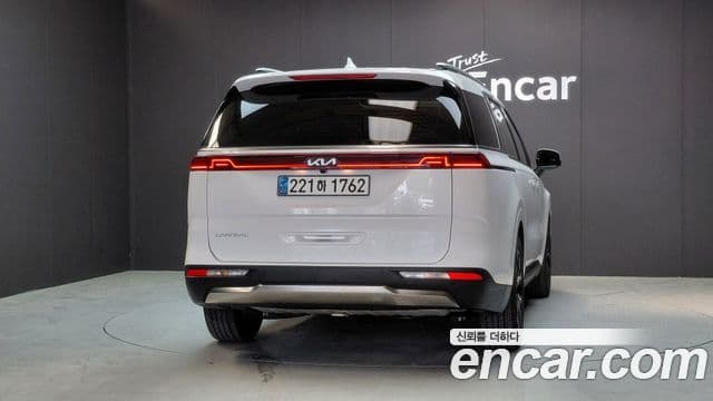Kia Carnival 2023 — Фото 4/20