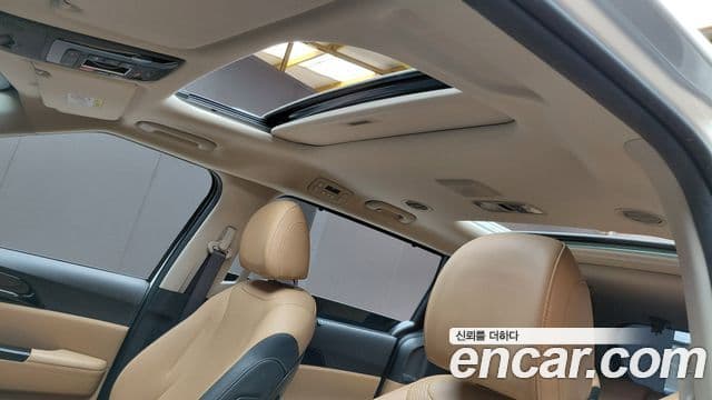Kia Carnival 2023 — Фото 18/20