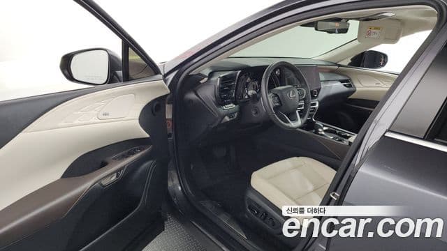Lexus RX350h 2024 — Photo 28/36