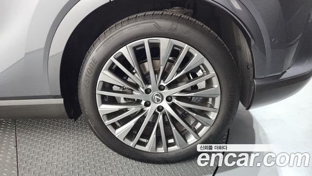 Lexus RX350h 2024 — Photo 31/36